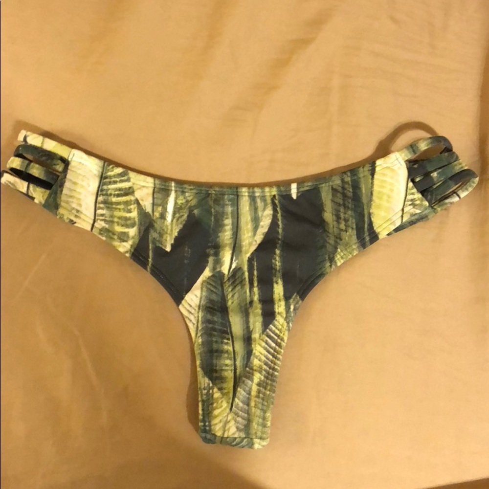 Midori Bikini: Tavura in style Palm Leaves